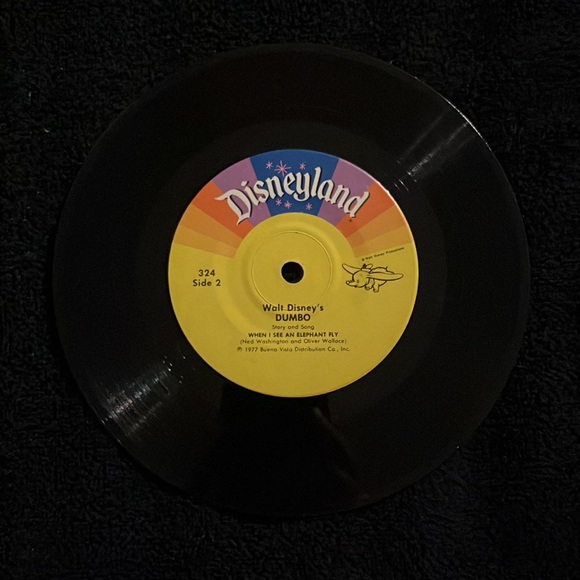 Walt Disney’s Story of Dumbo book and read-along record - Picture 8 of 8